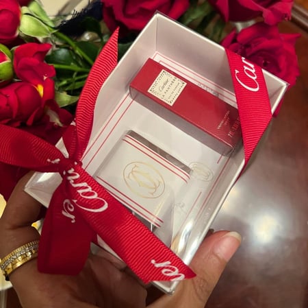 عطر كارتير امبولة مع حبه شوكلاته