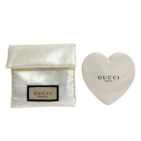 Gucci beauty mirror مرايا قوتشي الاصليه بشكل قلب مع كيس قماشي