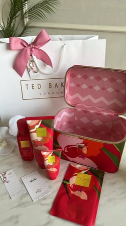 طقم تيد بيكر الكبير