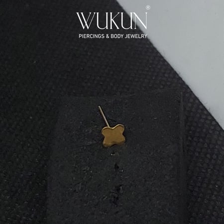 زمام بيرسينج ذهب عيار 18K وردة مميزة ذهبية