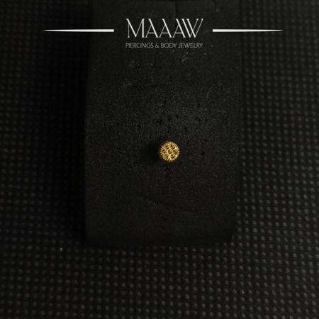 زمام بيرسينج ذهب عيار 18K دائرة صغيرة بنقشة