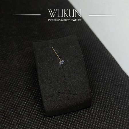 زمام بيرسينج ذهب عيار 18K بأربع فصوص عاكسة ألوان