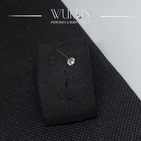 زمام بيرسينج ذهب عيار 18K بفص شفاف لامع كبير جداً