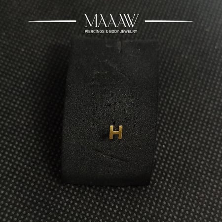 زمام بيرسينج ذهب 18k حرف H