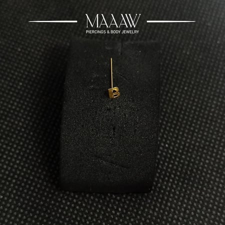 زمام بيرسينج ذهب عيار 18k حرف B