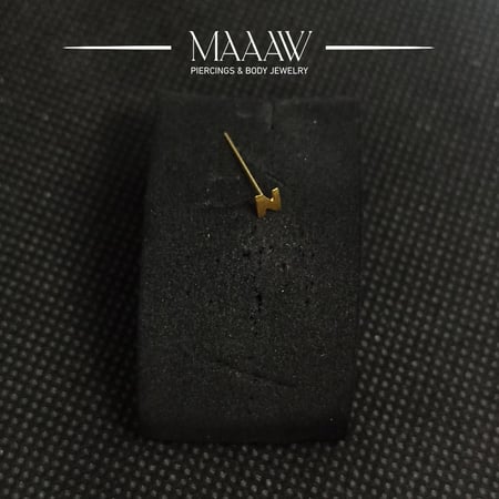 زمام بيرسينج ذهب عيار 18k حرف N