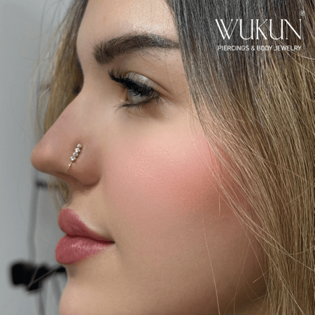 زمام ذهب عيار 18K بدون خرم بأربع فصوص عاكس ألوان صغيرة