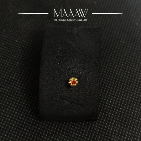 زمام بيرسينج ذهب عيار 18k وردة بفص أحمر 2