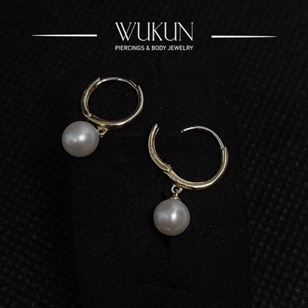 أقراط ذهب حلقة عيار 18k حبة لؤلؤ معلقة