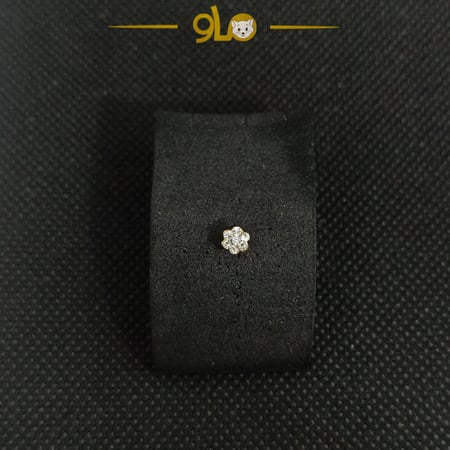 زمام بيرسينج ذهب عيار 18K وردة بسبع فصوص بيضاء