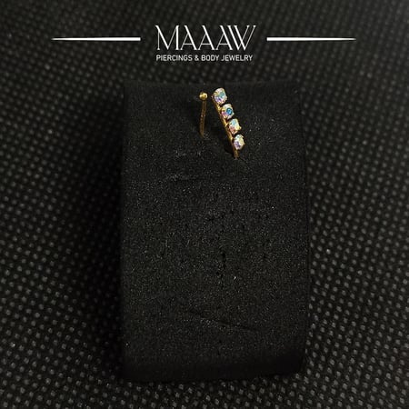 زمام ذهب عيار 18K بدون خرم بأربع فصوص عاكس ألوان صغيرة