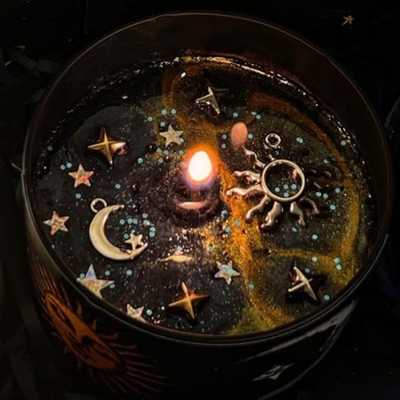 شمعة شمس وقمر صغيره