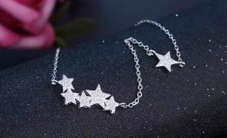 قلادة نجمه ونجوم فضه استرلينيه عيار 925
