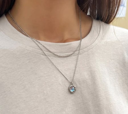 قلادة المراءة