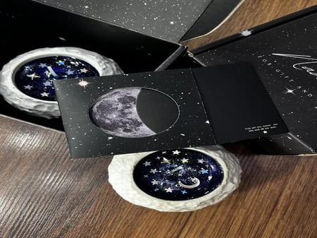 شمعة القمر تشمل كرت القمر المتحرك