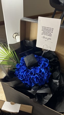 بوكيه مع خاتم رجالي و بلورة القمر