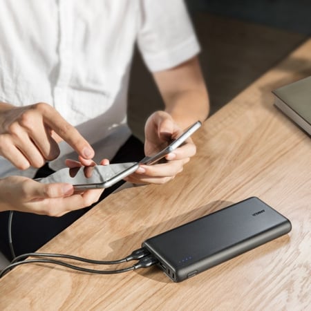 بطارية شاحن متنقل (باور بانك) انكر بسعة 26800 ملي امبير بمنفذين لشحن البطارية
