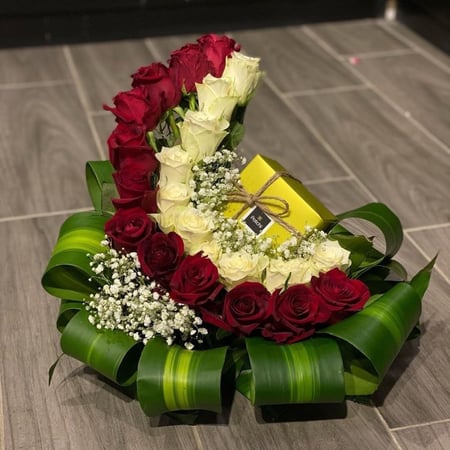 باقة ورد فخمة + ربع كيلو باتشي