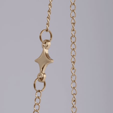 تعليقة سيارة ذهبي