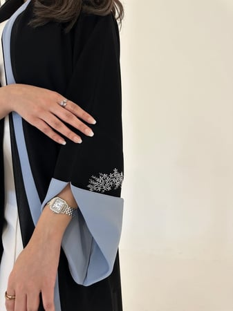 عبايات سوداء تطريز سماوي - فزة