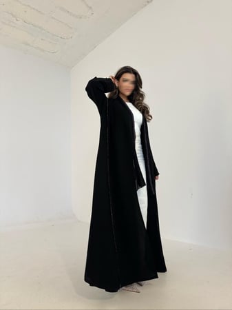 عباية كريب أسود مع تحديد قيطان مشجر قصة كلوش