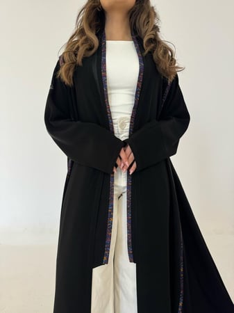 عباية كريب أسود مع تحديد قيطان مشجر قصة كلوش