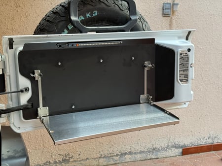 طاولة باب الشنطه (ادفانس) - رانجلر جي ال