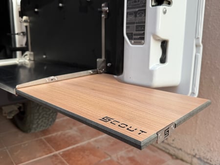 طاولة باب الشنطه (ادفانس) - رانجلر جي ال