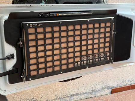 طاولة باب الشنطه (ادفانس) - رانجلر جي ال