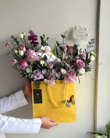 باقة ورد مع قلم سوارفسكي بتصميم أنيق