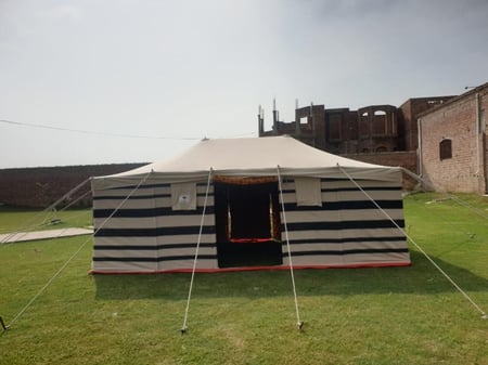 خيمه ع شكل بيت شعر ابيض مخطط اسود خط 4*6 يارد 30 مل 3 غاط