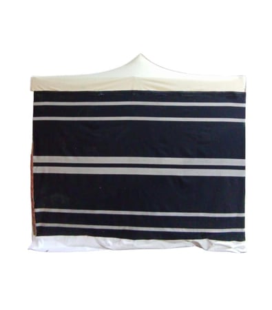 مضلة المنيوم اسود خط ابيض مع الرواق واجهه شفاف