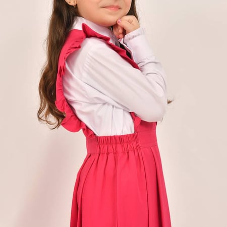 مريول فوشي بياقة و كشكش بارز على الأكتاف وزم من الجانبين