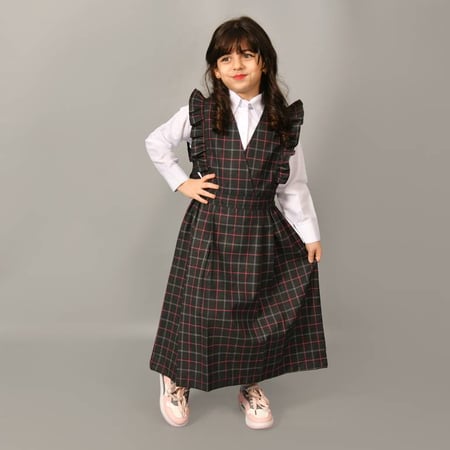 مريول روضة كاروهات اسود بكشكش وخصر مزموم و كسرات جانبية