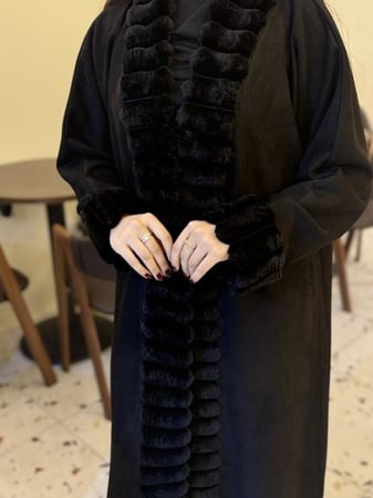 عباية شتوية شامواه بتدخيلات الفرو الناعم