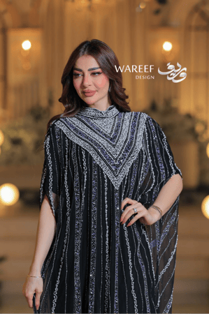 جلابية فاخرة باللون الأسود المطرّز بالفضي