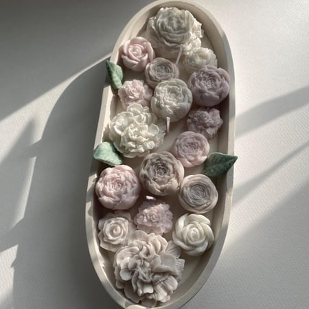 Floral Bliss - Large Oval - شموع بيضاوية علي شكل بيضاوي كبير