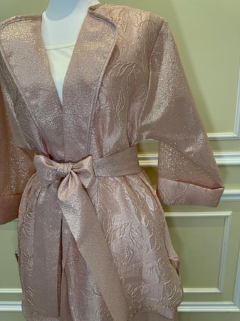 قفطان مغربي وردي