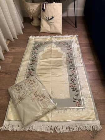 ‎الاطقم التركية مع شرشف صلاة مطرز