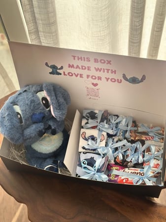 بوكس ستيتش يتنفس مع شوكلاتة وجورب