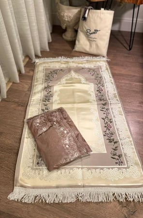 ‎الاطقم التركية مع شرشف صلاة مطرز