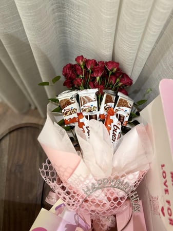 بوكية كيندر + ورد