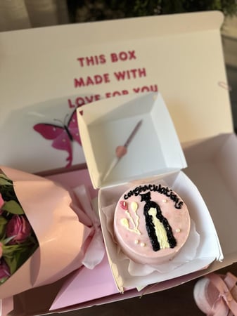 كيك  ٤ إنش مع شمعة