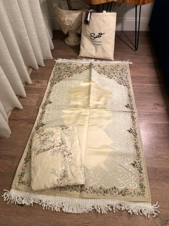 ‎الاطقم التركية مع شرشف صلاة مطرز