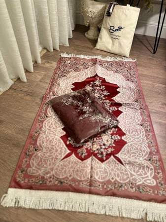 ‎الاطقم التركية مع شرشف صلاة مطرز