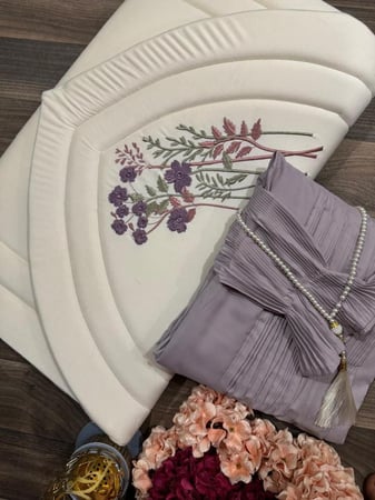 سجادة و شرشف صلاة