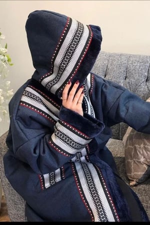 فروه سدو راس نسائي لون كوحلي مطرز بالاسم حسب طلب