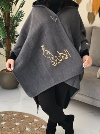 شال شتوي نسائي مطرز لون رمادي فاتح