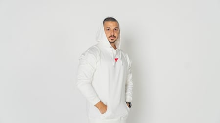 بلوفر ابيض تكنيك