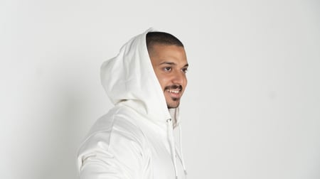 بلوفر ابيض تكنيك